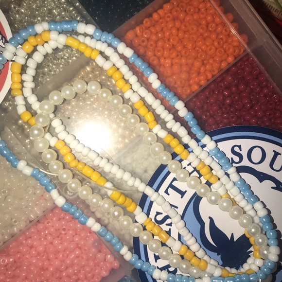 Pearly White Choker - Picture 3 of 3